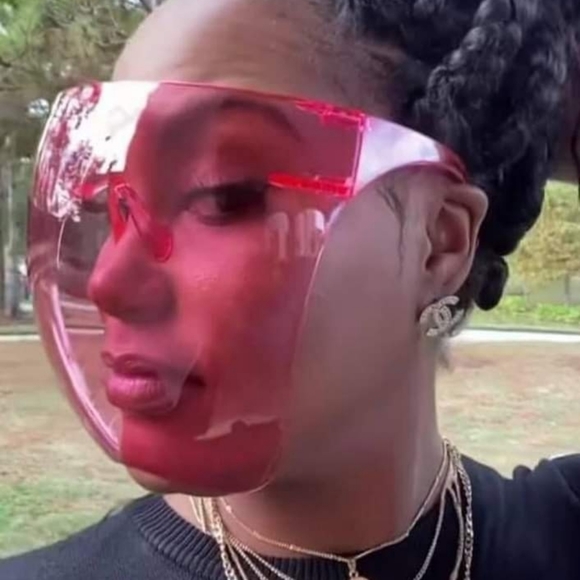 2 Face Shields - Picture 2 of 3